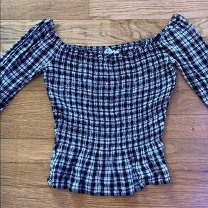 Hollister Off the Shoulder/Cropped Shirt